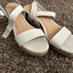 Tommy Bahamas sandals